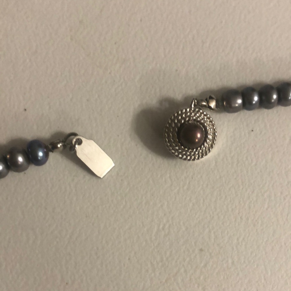 Elegant Black Pearl Necklace - Picture 4 of 8